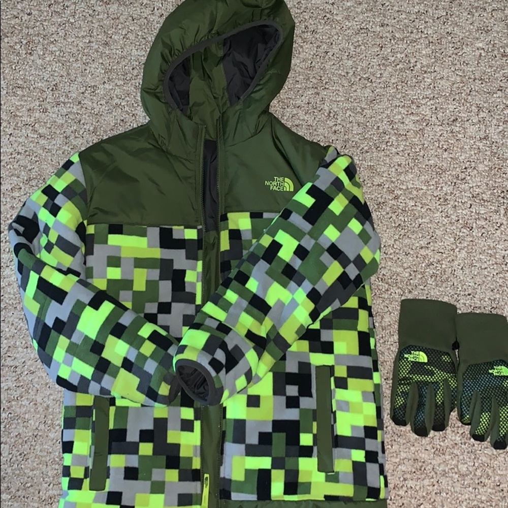 Northface Boy’s XL reversible coat w/ gloves